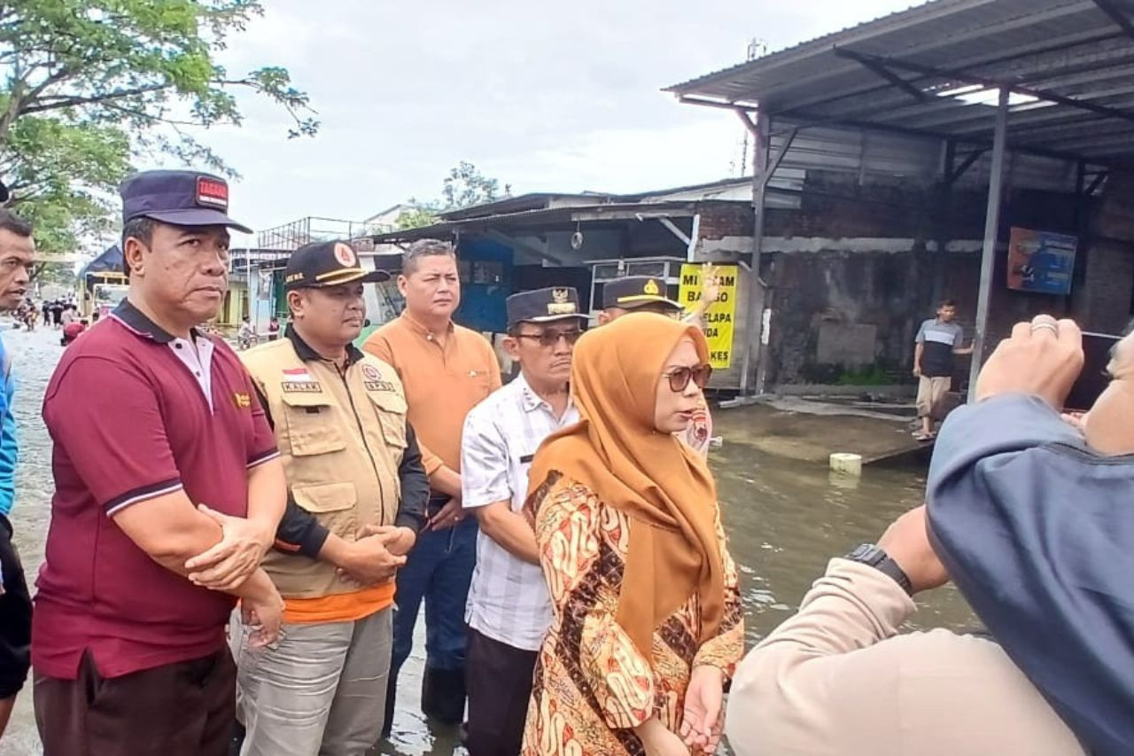 Kemensos Salurkan Bantuan untuk Ribuan Korban Banjir di Demak