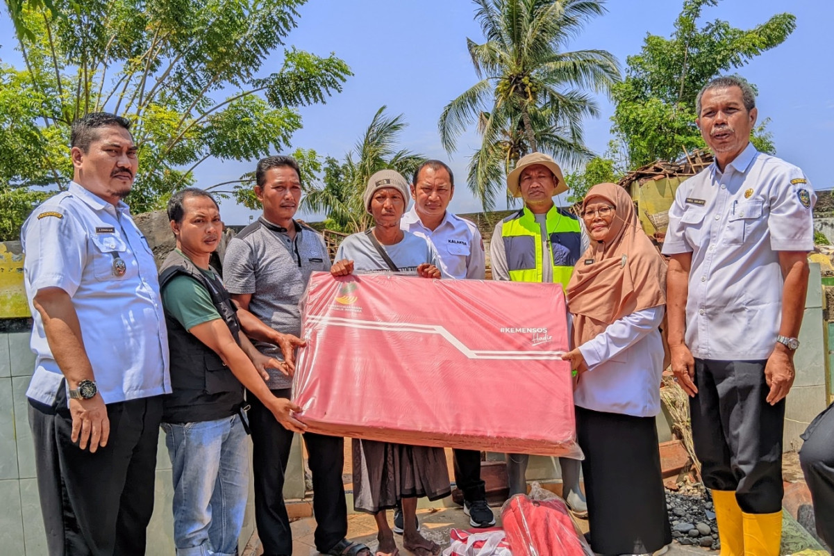 Banjir dan Longsor di Bondowoso, Kemensos Salurkan Bantuan Logistik