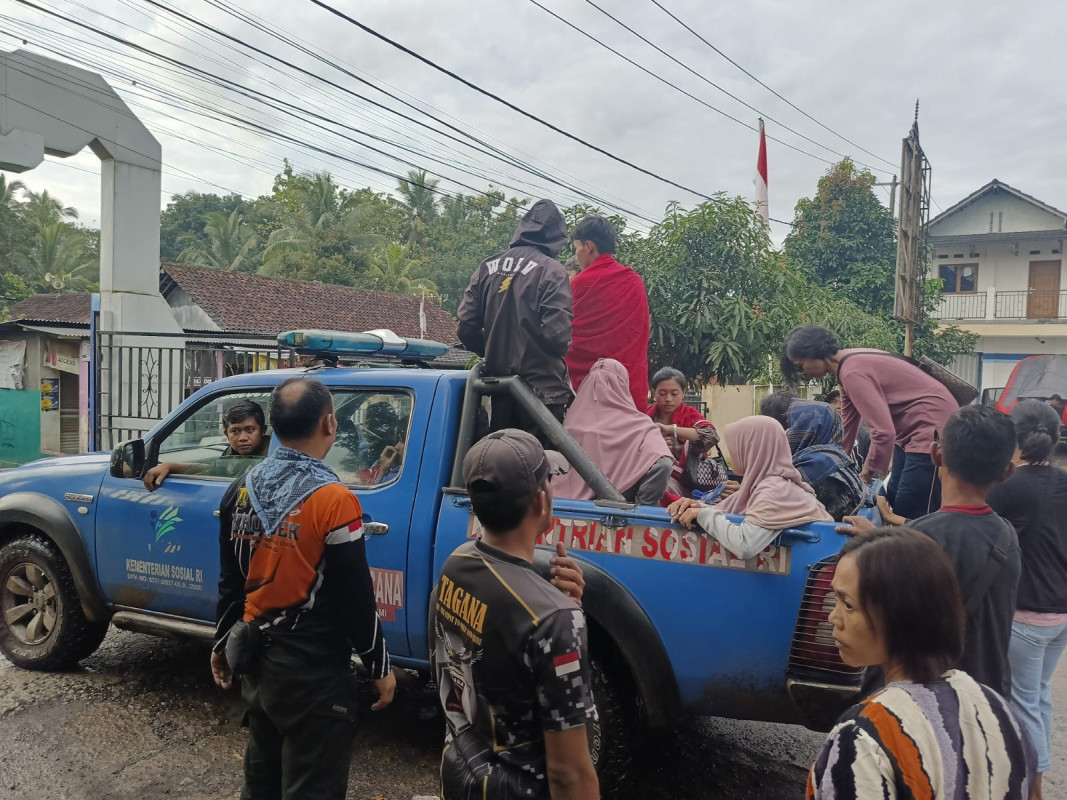 Kemensos Kirim Bantuan ke Korban Longsor dan Banjir Bandang di Sukabumi