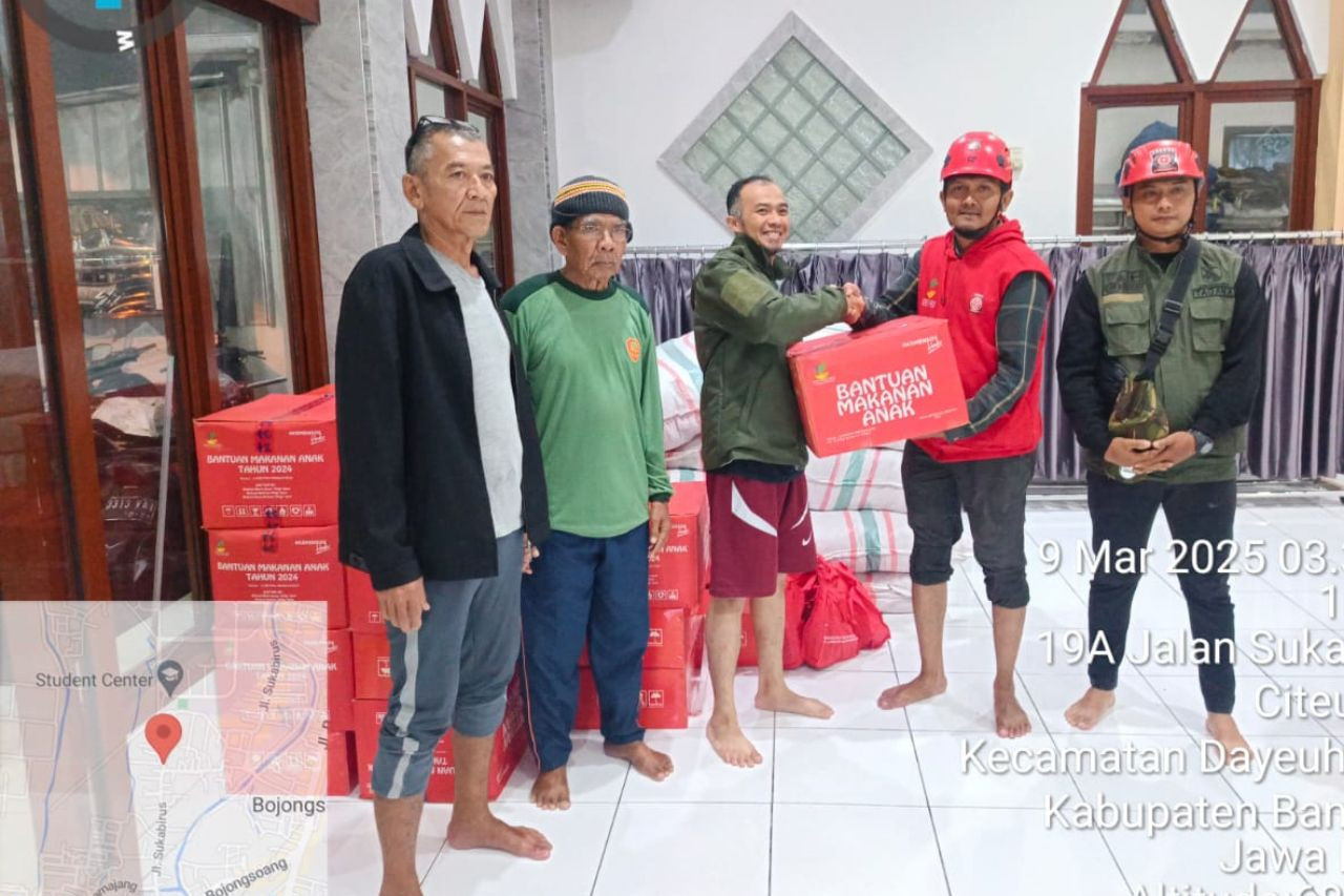 Banjir Masih Rendam Dayeukolot Bandung, Kemensos Kirim Bantuan Senilai Ratusan Juta